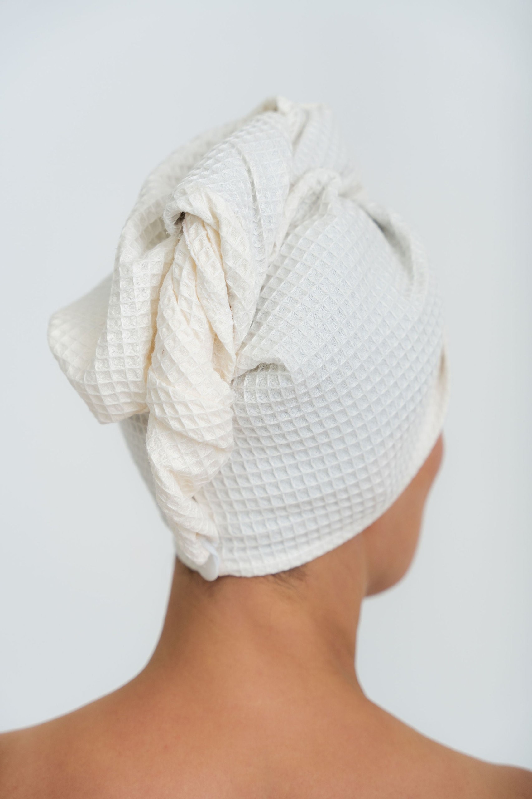 NUSS Baumwoll-Haarturban mit Knopfverschluss – Creme